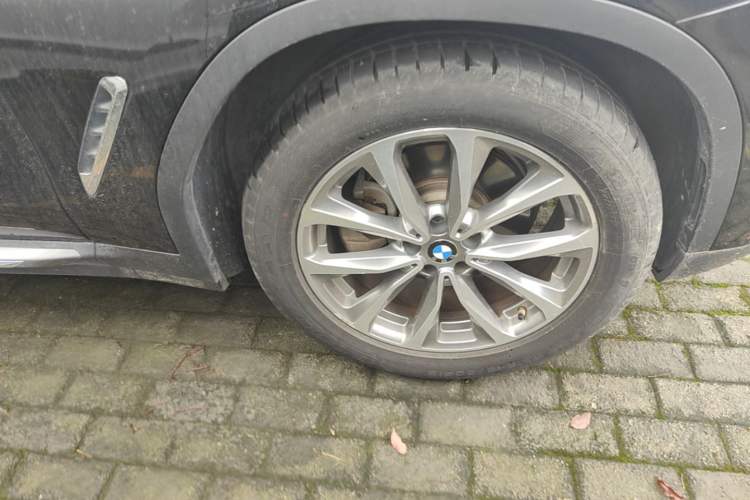 Used BMW X3 2019 xDrive25i Luxury Package Right Front Wheel Hub