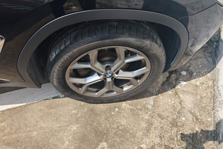 Used BMW X3 2019 xDrive28i Luxury Package Right Front Wheel Hub