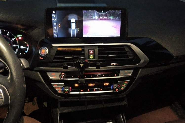 Used BMW X3 2019 xDrive25i Luxury Package Audio And AC Panel