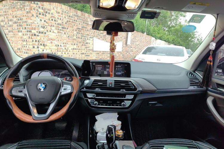 Used BMW X3 2019 xDrive28i Luxury Package Center Console