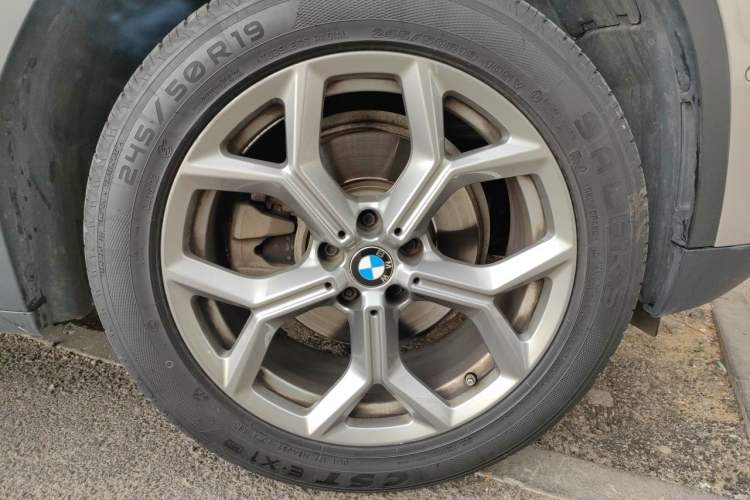 Used BMW X3 2019 xDrive28i Luxury Package Right Front Wheel Hub