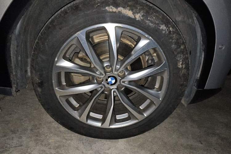 Used BMW X3 2019 xDrive25i Luxury Package Right Front Wheel Hub