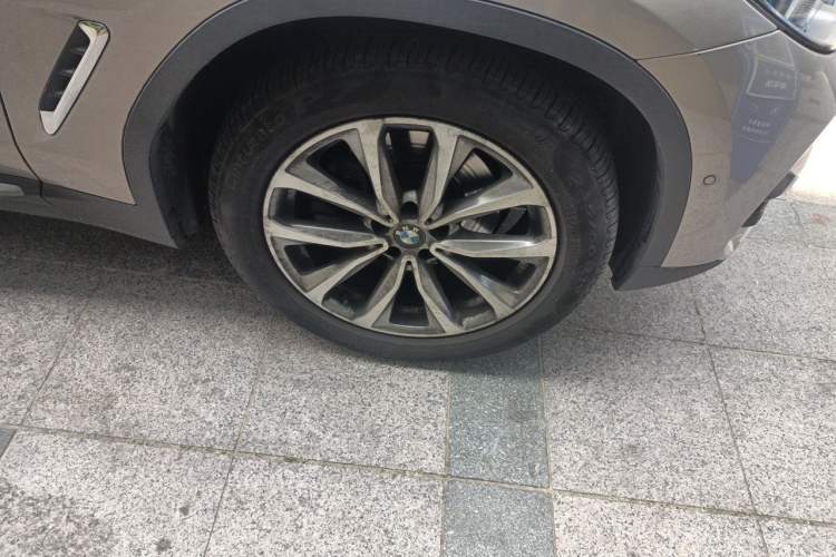 Used BMW X3 2019 xDrive25i Luxury Package Right Front Wheel Hub