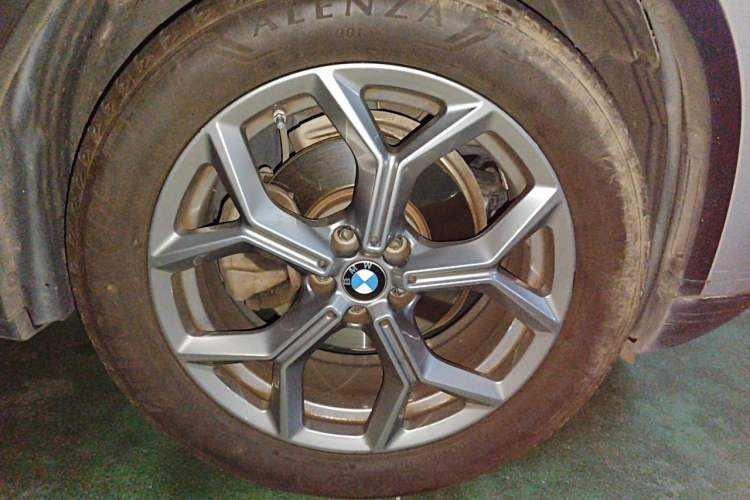 Used BMW X3 2019 xDrive28i Luxury Package Right Front Wheel Hub