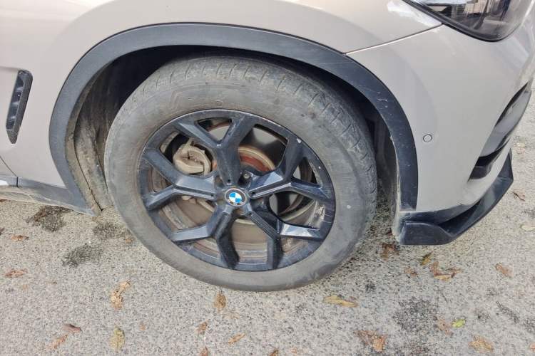 Used BMW X3 2019 xDrive28i Luxury Package Right Front Wheel Hub