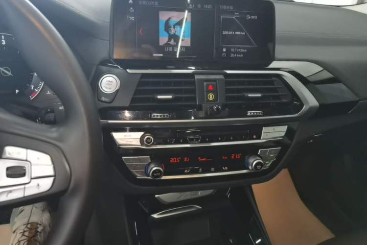 Used BMW X3 2019 xDrive25i Luxury Package Audio And AC Panel