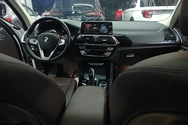 Used BMW X3 2019 xDrive25i Luxury Package Center Console