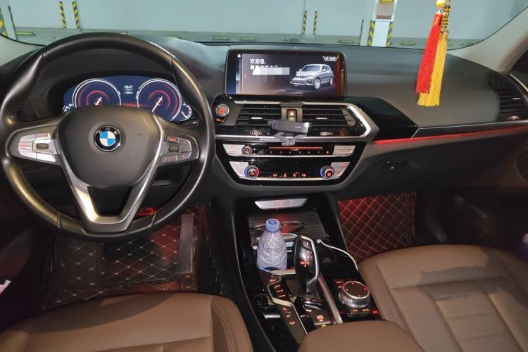 Used BMW X3 2019 xDrive25i Luxury Package Center Console