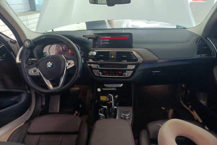 Used BMW X3 2019 xDrive28i Luxury Package Center Console