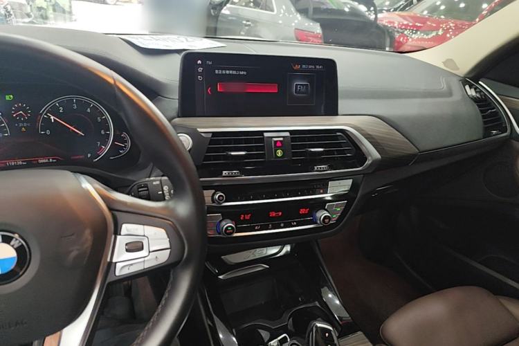 Used BMW X3 2019 xDrive28i Luxury Package Center Console