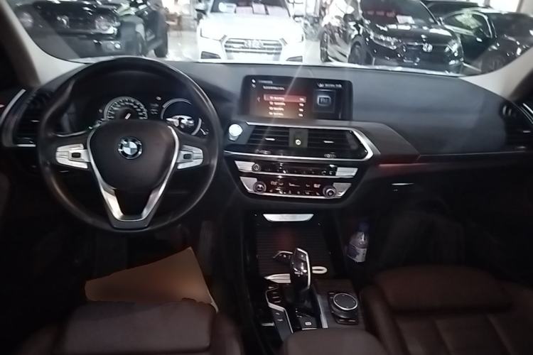 Used BMW X3 2019 xDrive28i Luxury Package Center Console