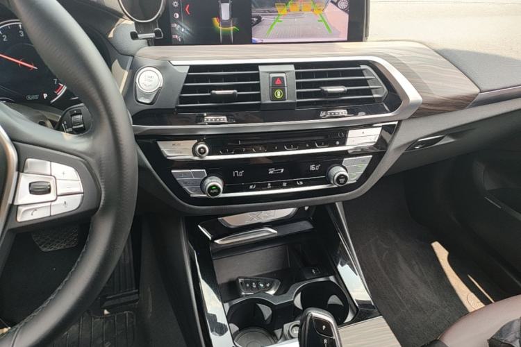 Used BMW X3 2019 xDrive28i Luxury Package Center Console