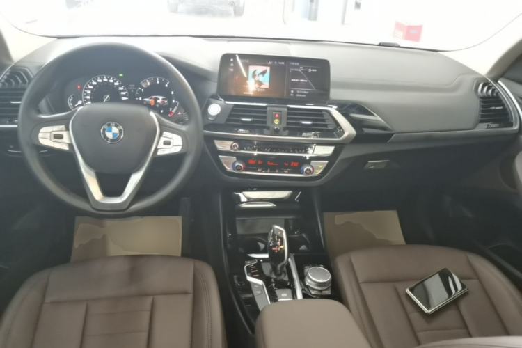 Used BMW X3 2019 xDrive25i Luxury Package Center Console