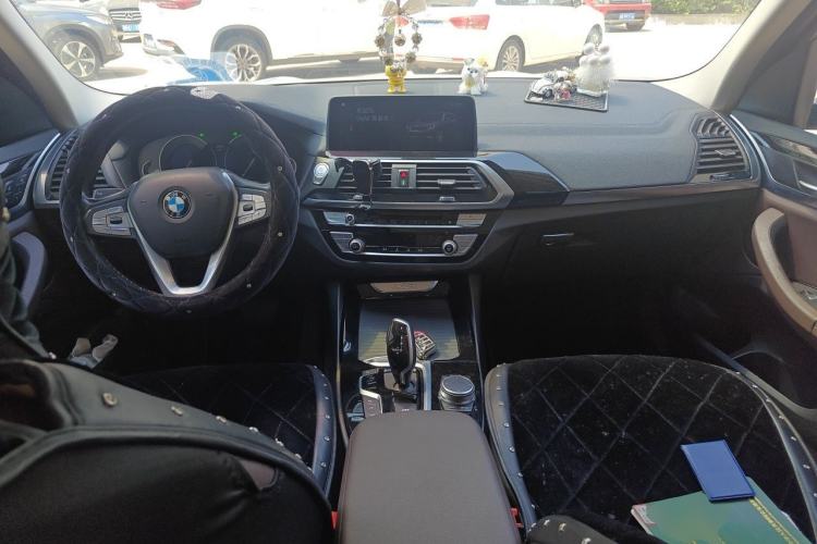 Used BMW X3 2019 xDrive25i Luxury Package Center Console