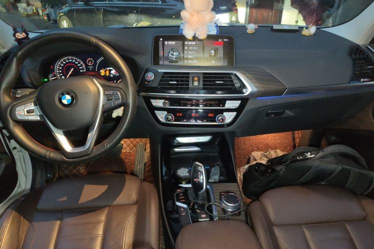 Used BMW X3 2019 xDrive28i Luxury Package Center Console