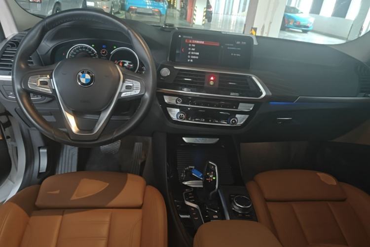 Used BMW X3 2019 xDrive28i Luxury Package Center Console
