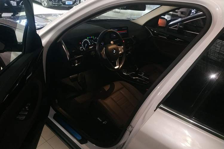 Used BMW X3 2019 xDrive25i Luxury Package Driver Seat