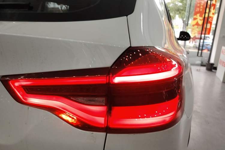 Used BMW X3 2019 xDrive28i Luxury Package Exterior 3