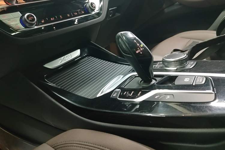 Used BMW X3 2019 xDrive25i Luxury Package Gear Lever