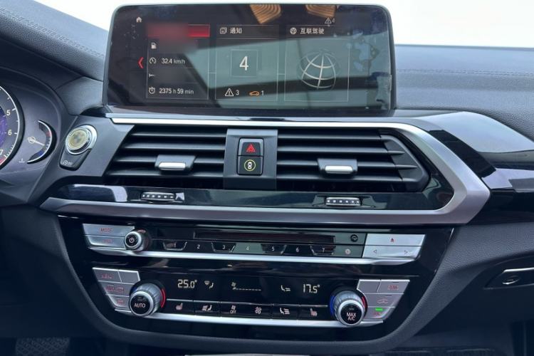Used BMW X3 2019 xDrive25i Luxury Package Interior 2