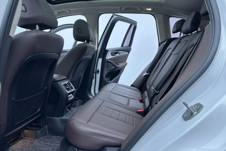 Used BMW X3 2019 xDrive25i Luxury Package Interior 4
