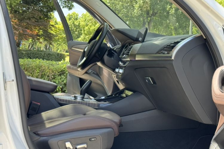 Used BMW X3 2019 xDrive28i Luxury Package Interior 8