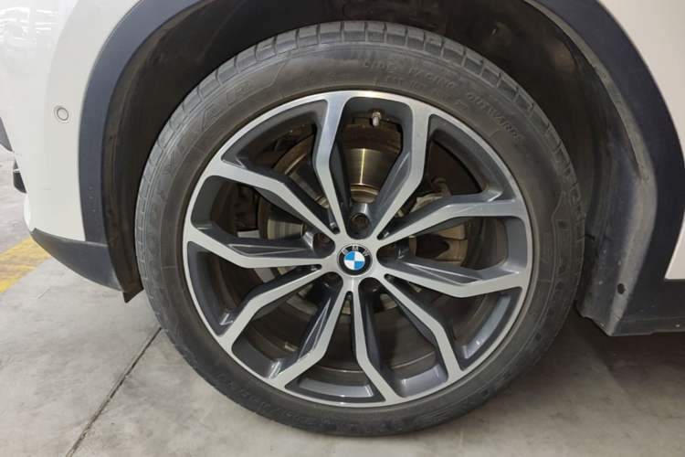 Used BMW X3 2019 xDrive25i Luxury Package Left Front Wheel Hub