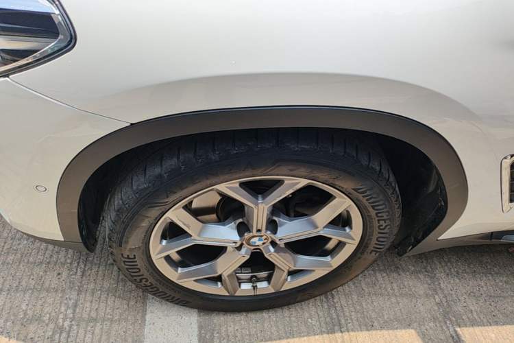 Used BMW X3 2019 xDrive28i Luxury Package Left Front Wheel Hub