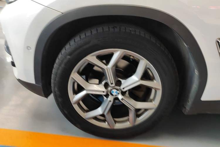 Used BMW X3 2019 xDrive28i Luxury Package Left Front Wheel Hub