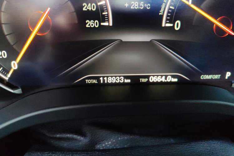 Used BMW X3 2019 xDrive28i Luxury Package Odometer Close Up