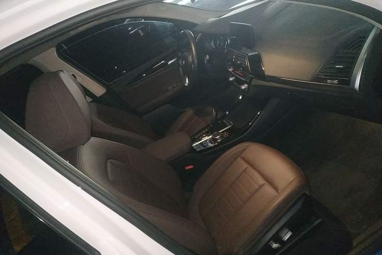 Used BMW X3 2019 xDrive25i Luxury Package Right Front Seat
