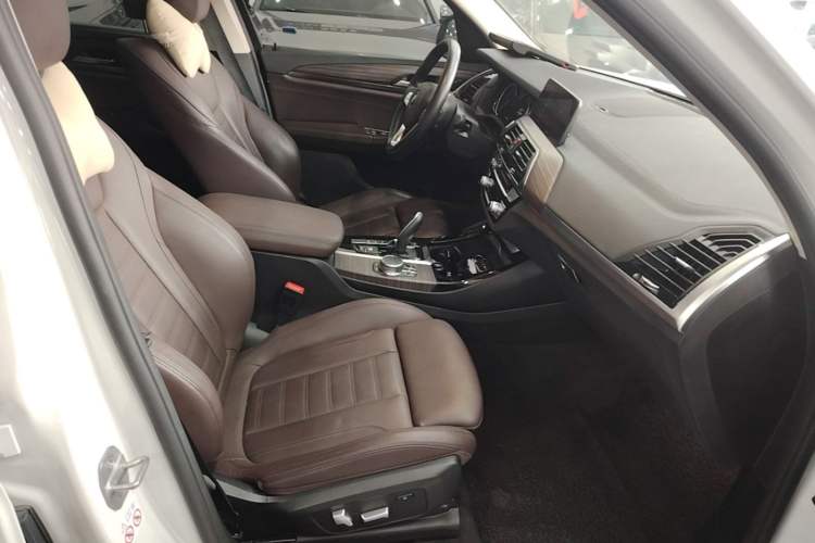 Used BMW X3 2019 xDrive28i Luxury Package Right Front Seat