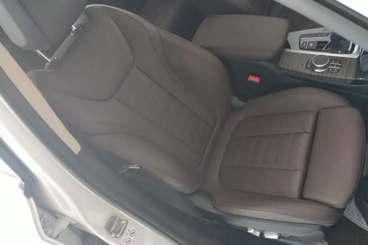 Used BMW X3 2019 xDrive28i Luxury Package Right Front Seat
