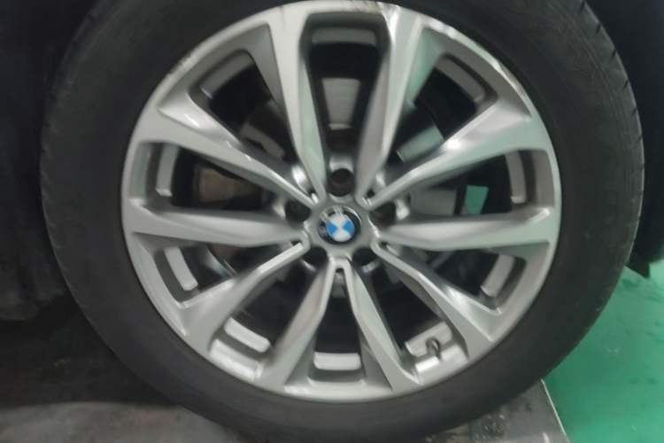 Used BMW X3 2019 xDrive25i Luxury Package Right Front Wheel Hub