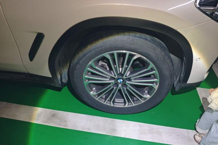 Used BMW X3 2019 xDrive28i Luxury Package Right Front Wheel Hub