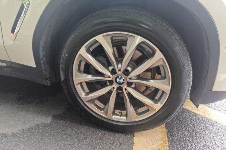 Used BMW X3 2019 xDrive25i Luxury Package Right Front Wheel Hub