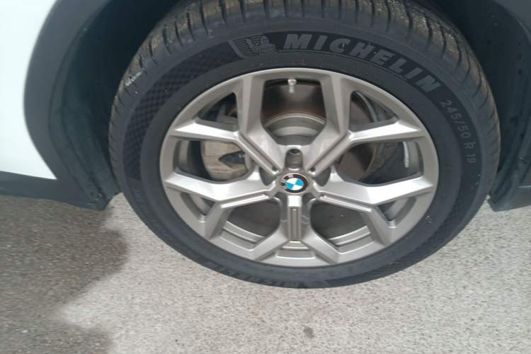 Used BMW X3 2019 xDrive28i Luxury Package Right Front Wheel Hub