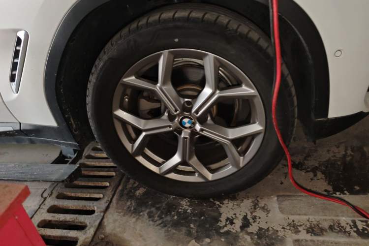 Used BMW X3 2019 xDrive28i Luxury Package Right Front Wheel Hub