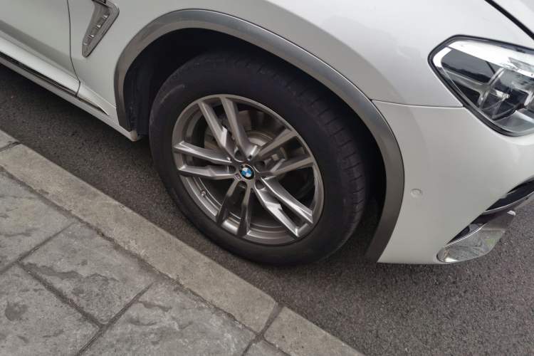 Used BMW X3 2019 xDrive25i M Sport Package Right Front Wheel Hub
