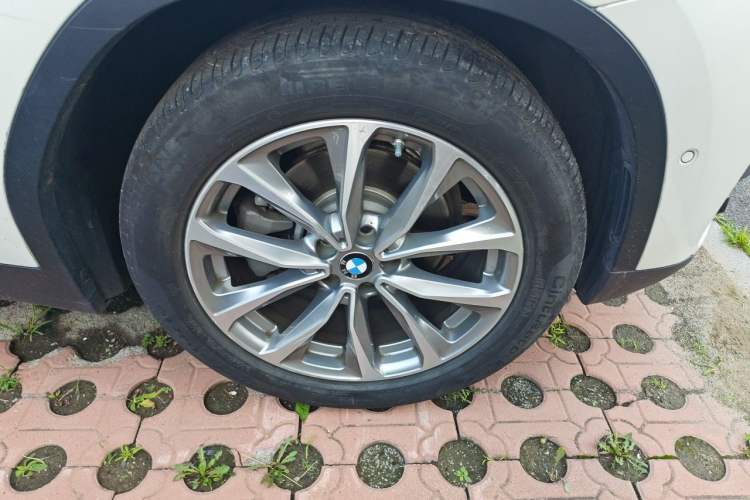 Used BMW X3 2019 xDrive25i Luxury Package Right Front Wheel Hub