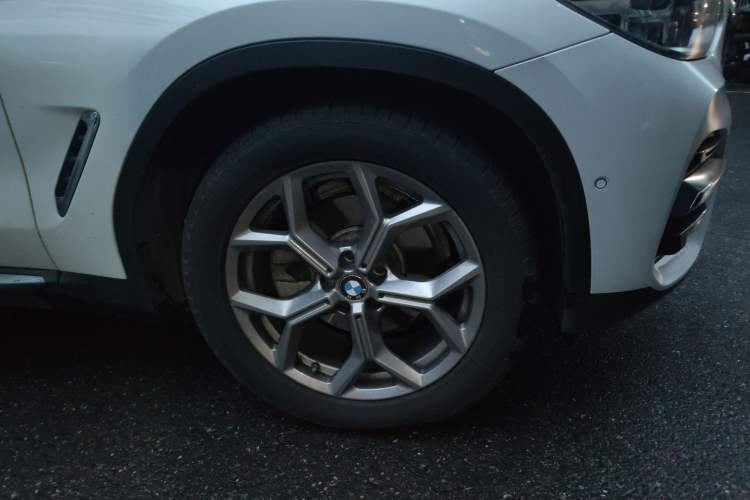 Used BMW X3 2019 xDrive28i Luxury Package Right Front Wheel Hub