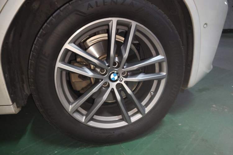Used BMW X3 2019 xDrive25i M Sport Package Right Front Wheel Hub