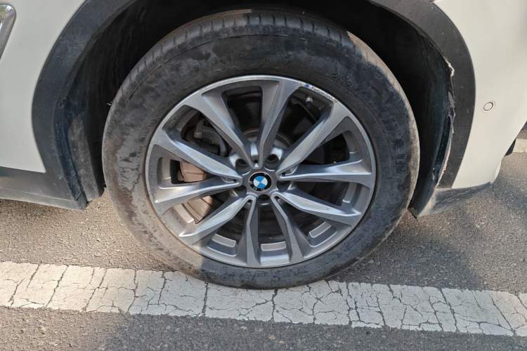Used BMW X3 2019 xDrive25i Luxury Package Right Front Wheel Hub