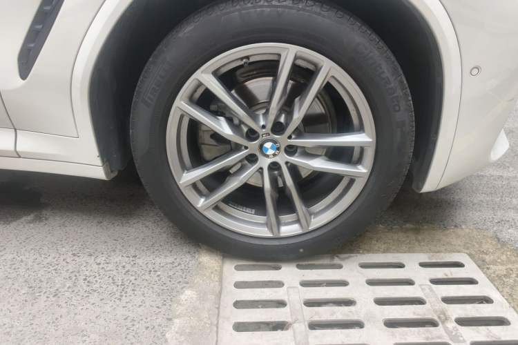 Used BMW X3 2019 xDrive25i M Sport Package Right Front Wheel Hub