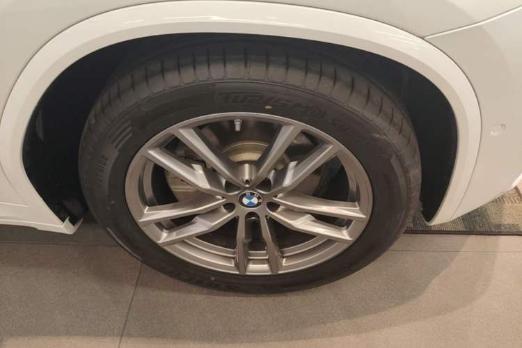Used BMW X3 2019 xDrive28i M Sport Package Right Front Wheel Hub