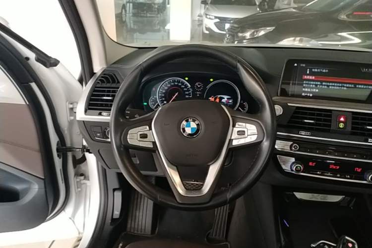 Used BMW X3 2019 xDrive28i Luxury Package Steering Wheel