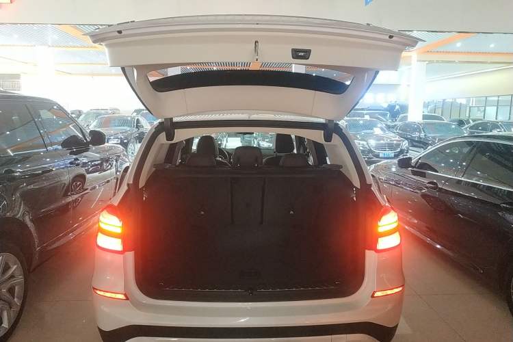 Used BMW X3 2019 xDrive25i Luxury Package Trunk