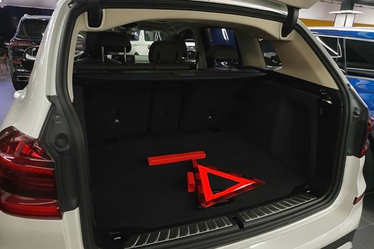 Used BMW X3 2019 xDrive25i Luxury Package Trunk