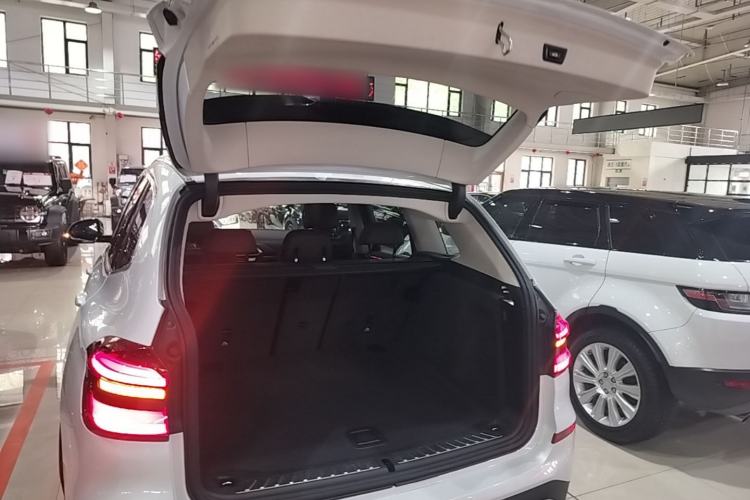 Used BMW X3 2019 xDrive28i Luxury Package Trunk