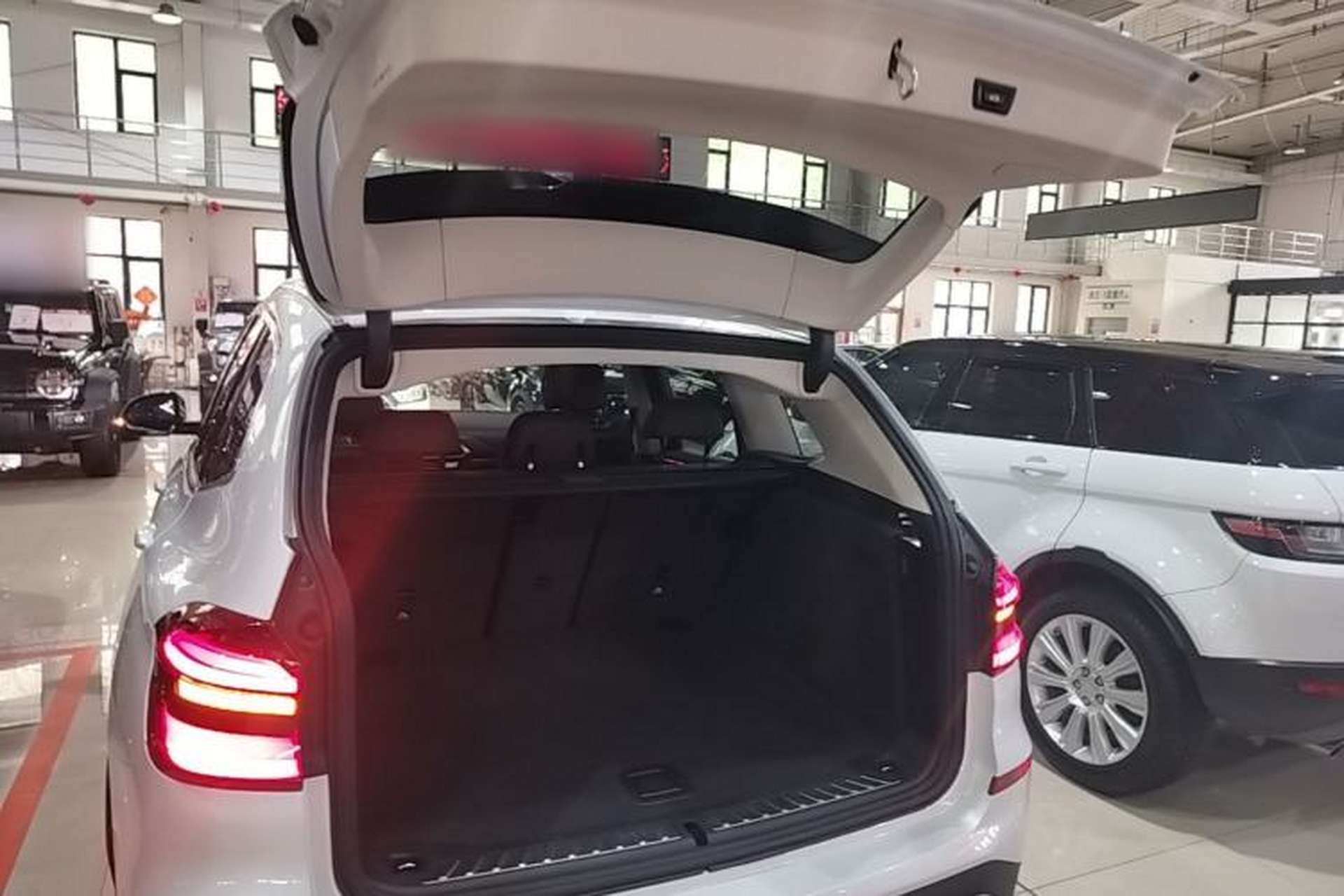Used BMW X3 2019 xDrive28i Luxury Package Trunk
